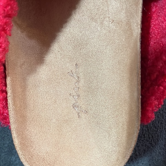 Red PINK clogs Brand new! Never worn with tags - Picture 6 of 8